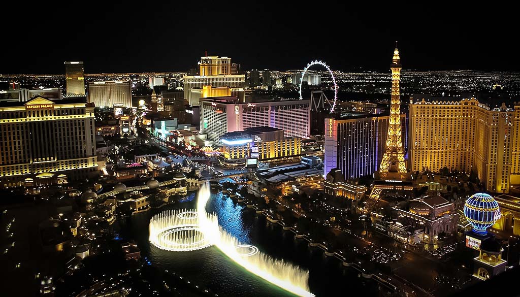 las vegas nv strip at nightime